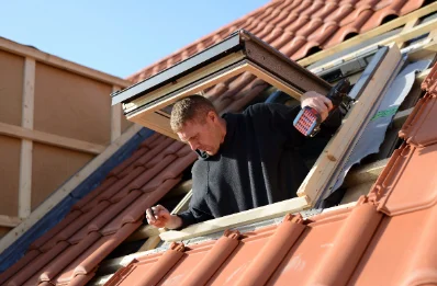 Pose de fenêtres de toit Velux à Champoly
